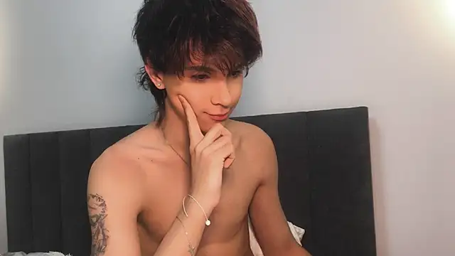 Snapshot of k0sta_ chatting on February 10, 5:03 am k0sta online show from February 10, 5:03 am