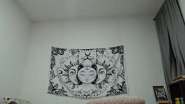 AlinaWoolf  online show from December 26, 1:51 am