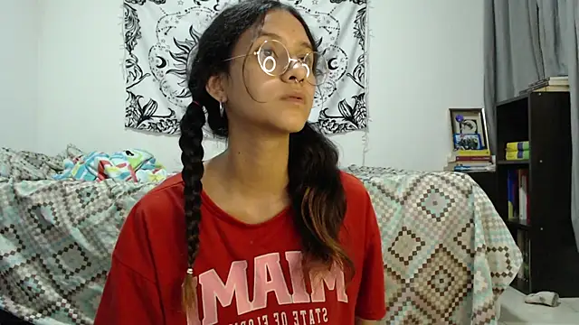 AlinaWoolf  online show from February 25, 5:19 am