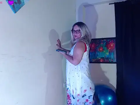 Snapshot of _samara chatting on April 1, 12:11 am samara online show from April 1, 12:11 am