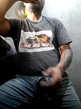 Snapshot of hecwil8 chatting on November 3, 3:57 pm hecwil8 online show from November 3, 3:57 pm