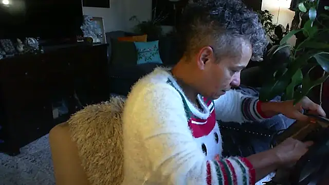 CeceilaMoon online show from December 22, 3:09 pm