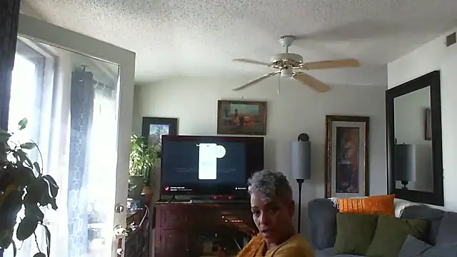 Snapshot of CeceilaMoon chatting on February 10, 8:46 pm CeceilaMoon online show from February 10, 8:46 pm