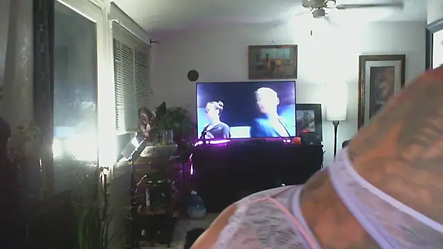 Snapshot of CeceilaMoon chatting on February 25, 3:49 am CeceilaMoon online show from February 25, 3:49 am