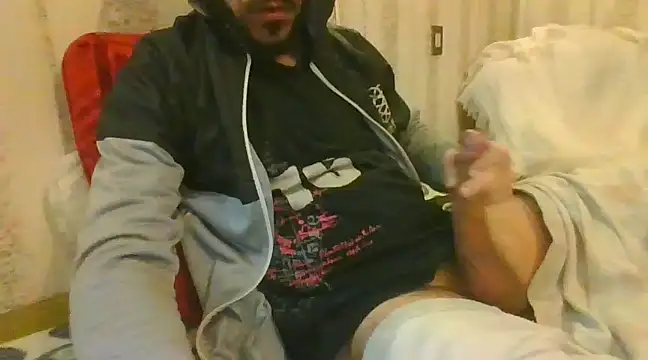 Snapshot of tozebrito_hd chatting on December 14, 11:12 pm tozebrito hd online show from December 14, 11:12 pm