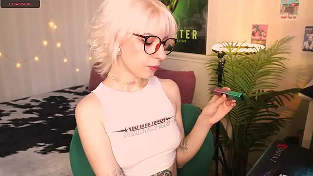 Snapshot of _Moonlight_t chatting on February 1, 9:08 am Moonlight t online show from February 1, 9:08 am