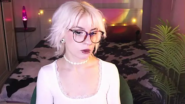 Snapshot of _Moonlight_t chatting on February 5, 9:36 am Moonlight t online show from February 5, 9:36 am