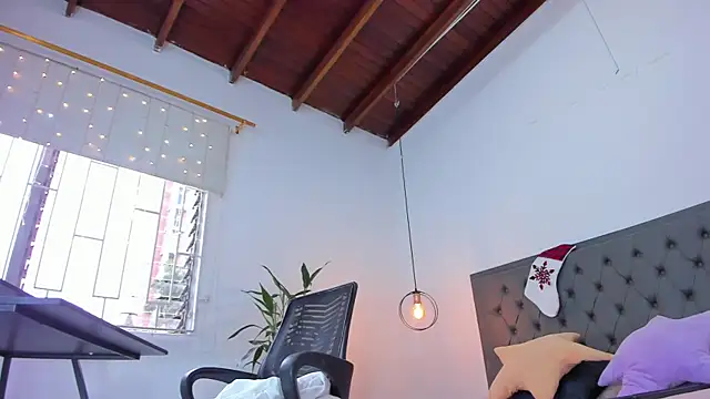 Snapshot of _aline_hall chatting on December 19, 2:02 pm aline hall online show from December 19, 2:02 pm