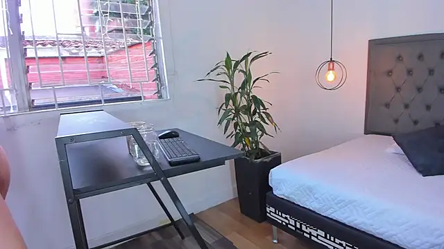Snapshot of _aline_hall chatting on January 14, 12:14 pm aline hall online show from January 14, 12:14 pm