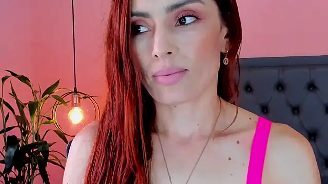 Snapshot of _aline_hall chatting on February 12, 2:32 pm aline hall online show from February 12, 2:32 pm