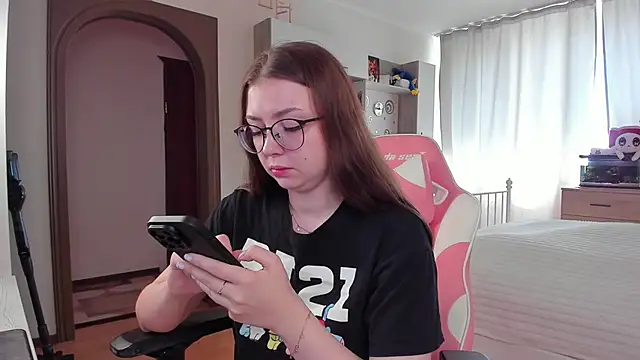 elisejays online show from March 20, 10:54 am