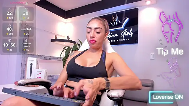 Snapshot of AnaRuiz chatting on October 12, 1:32 pm AnaRuiz online show from October 12, 1:32 pm