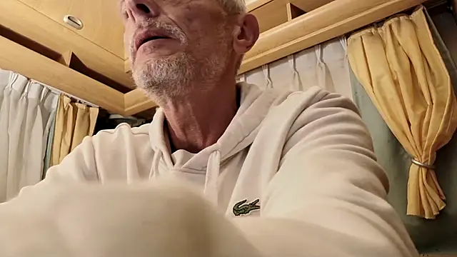 LongUKMakeYouSquirt online show from March 23, 10:25 pm