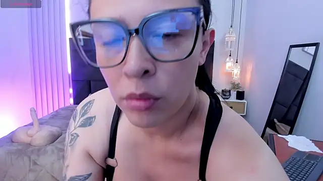 Snapshot of Tisha__lau chatting on April 30, 1:50 pm Tisha lau online show from April 30, 1:50 pm
