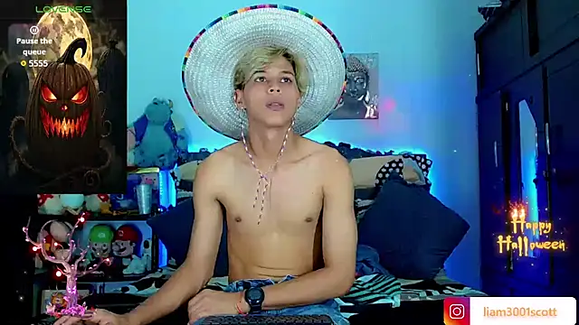 Liamscott  online show from October 31, 8:10 pm