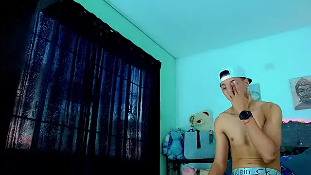 Snapshot of Liamscott_ chatting on February 24, 9:57 pm Liamscott online show from February 24, 9:57 pm