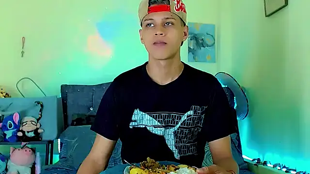 Liamscott  online show from March 26, 9:09 pm