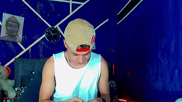 Snapshot of Liamscott_ chatting on June 14, 6:54 pm Liamscott online show from June 14, 6:54 pm