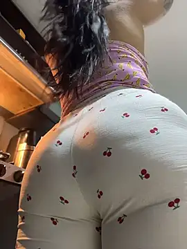 JulianaCastillo online show from March 23, 9:35 am