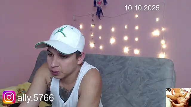 Snapshot of CoreAlejito chatting on October 10, 10:42 pm CoreAlejito online show from October 10, 10:42 pm