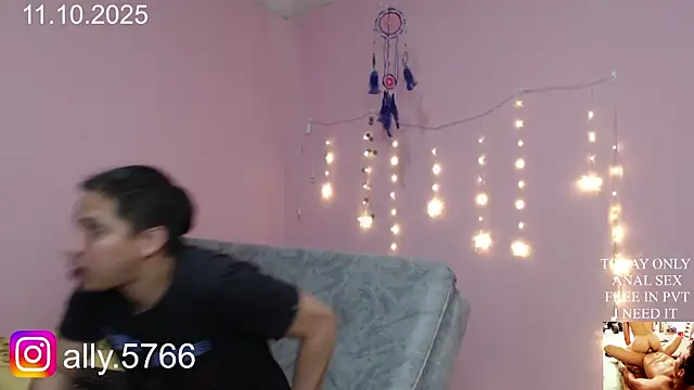 Snapshot of CoreAlejito chatting on October 12, 1:48 am CoreAlejito online show from October 12, 1:48 am