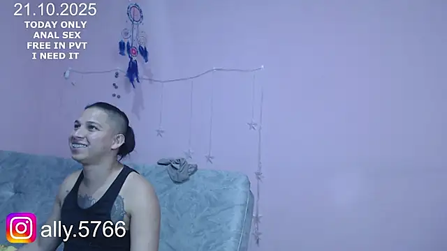 Snapshot of CoreAlejito chatting on October 22, 12:00 am CoreAlejito online show from October 22, 12:00 am