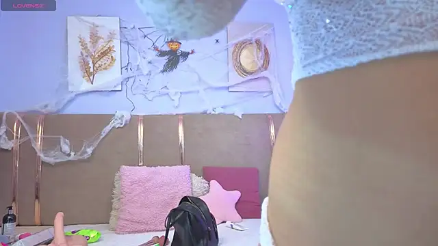 sarah cruzz  online show from October 22, 12:33 am