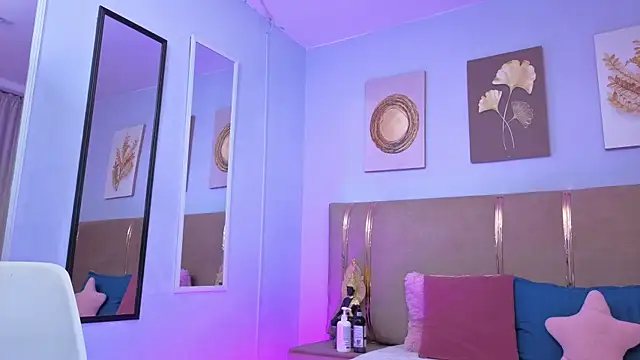 sarah cruzz  online show from November 21, 1:15 am