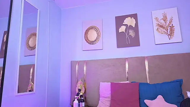 sarah cruzz  online show from November 25, 1:38 am