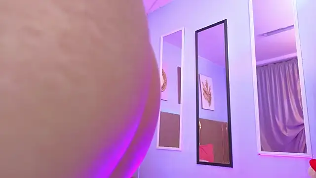 Snapshot of sarah_cruzz_ chatting on February 21, 12:22 am sarah cruzz online show from February 21, 12:22 am