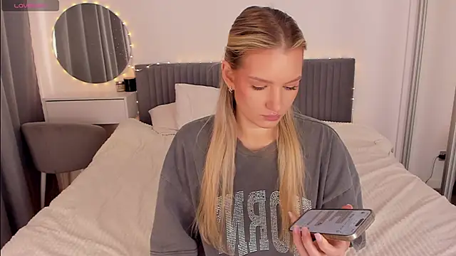 CassieRayss online show from March 17, 8:06 am