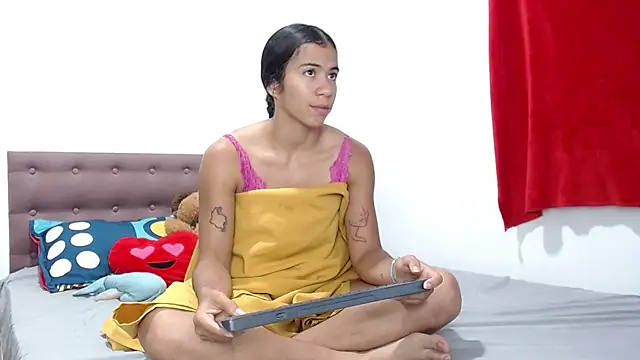 CleoAndAshley online show from December 14, 9:35 pm