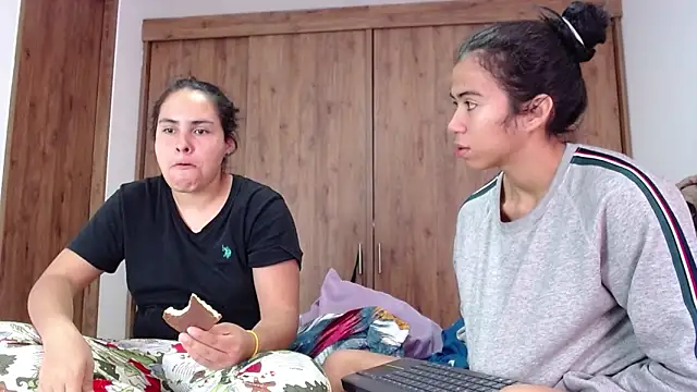 CleoAndAshley online show from February 14, 5:03 pm