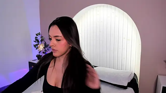 martina duque  online show from March 11, 5:30 pm