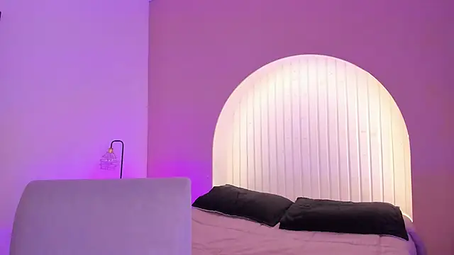 martina duque  online show from April 10, 5:28 pm