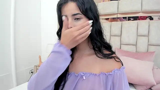 emma castilloo online show from December 7, 12:24 pm