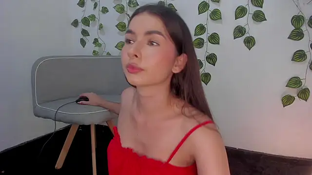 Snapshot of Coralinee_01 chatting on December 1, 8:42 pm Coralinee 01 online show from December 1, 8:42 pm