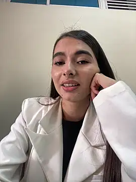 Snapshot of Coralinee_01 chatting on November 13, 5:23 pm Coralinee 01 online show from November 13, 5:23 pm