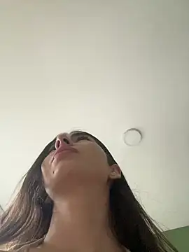 Snapshot of Coralinee_01 chatting on June 7, 10:24 pm Coralinee 01 online show from June 7, 10:24 pm