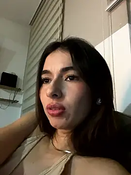 Snapshot of Coralinee_01 chatting on June 8, 1:28 am Coralinee 01 online show from June 8, 1:28 am