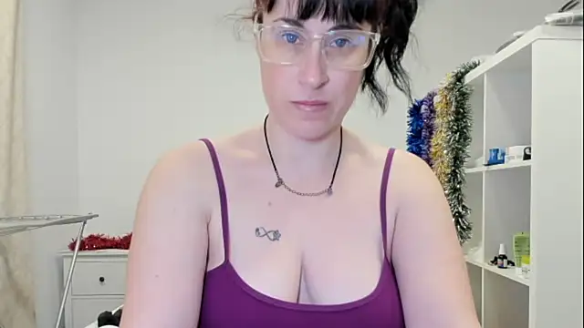 Snapshot of emmita69_ chatting on December 15, 4:17 am emmita69 online show from December 15, 4:17 am