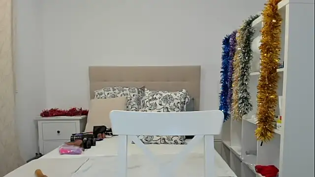 Snapshot of emmita69_ chatting on December 20, 2:29 am emmita69 online show from December 20, 2:29 am