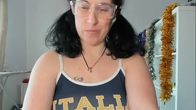 Snapshot of emmita69_ chatting on December 22, 10:45 am emmita69 online show from December 22, 10:45 am