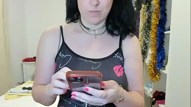 Snapshot of emmita69_ chatting on January 6, 1:31 am emmita69 online show from January 6, 1:31 am