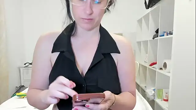 Snapshot of emmita69_ chatting on January 15, 10:46 pm emmita69 online show from January 15, 10:46 pm