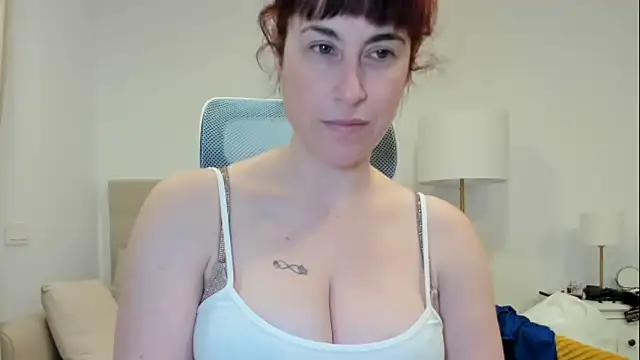 Snapshot of emmita69_ chatting on February 26, 2:21 am emmita69 online show from February 26, 2:21 am