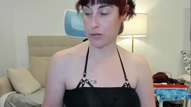 Snapshot of emmita69_ chatting on February 28, 9:49 pm emmita69 online show from February 28, 9:49 pm