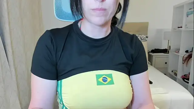 Snapshot of emmita69_ chatting on April 16, 4:13 am emmita69 online show from April 16, 4:13 am