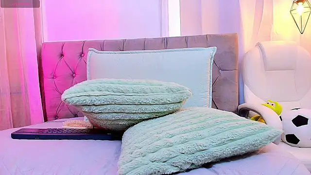 nikkita ubba online show from December 4, 8:17 pm