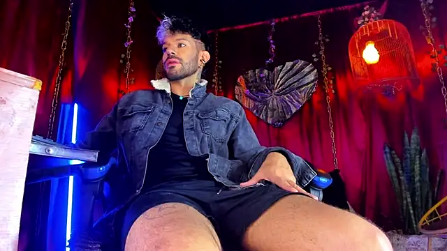 LatinMilk  online show from February 3, 12:42 am